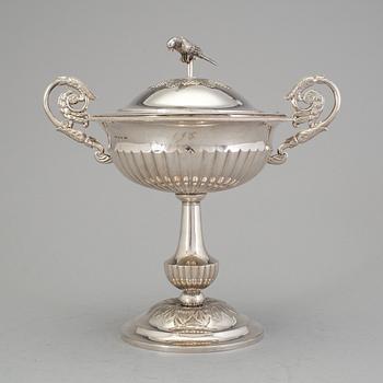 A Swedish 19th century silver sugar bowl and cover, mark of Anders Lundqvist, Stockholm, 1826.