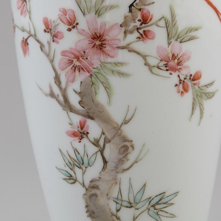 A Chinese eggshell porcelain vase, second half of the 20th century.