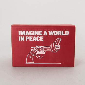 CARL FREDRIK REUTERSWÄRD, a Non-Violence Project Foundation scultpure 2014.