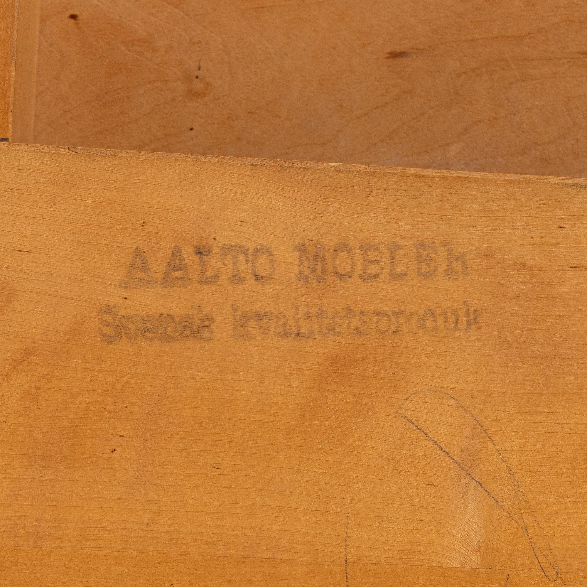 Alvar Aalto, a dining table, model 90, O.Y. Huonekalu- ja Rakennustyötehdas A.B, mid-20th century.