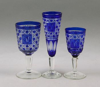 GLASSERVIS, 18 delar, troligen Böhmen, 1900-tal.