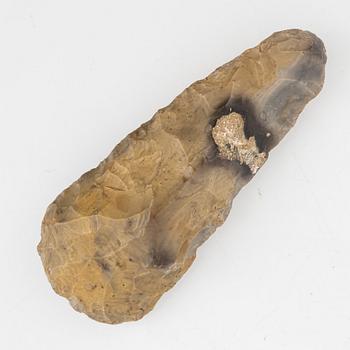 An early neolithic flintaxe,