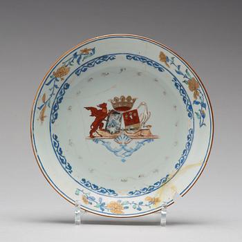 A set of five armorial plates, Qing dynasty, Qianlong (1736-95).