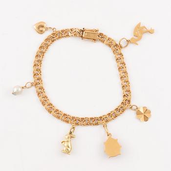 Bracelet 18K gold with charms.