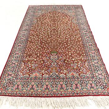 A semiantique Kerman carpet ca 270x155 cm.