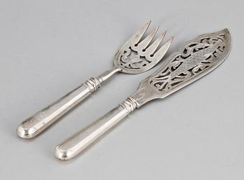 FISKBESTICK, ett par, silver, S:t Petersburg Ryssland 1896. Tot vikt ca 205 gram.