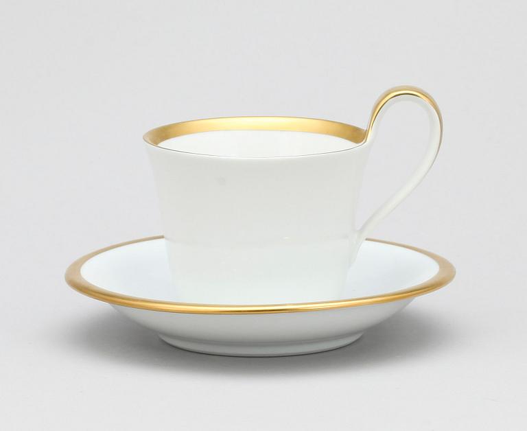 KAFFEKOPPAR MED FAT, 6 st, porslin, "Golden Sun", Sigvard Bernadotte, Royal Copenhagen samt Bing o Gröndal, 1900-tal.