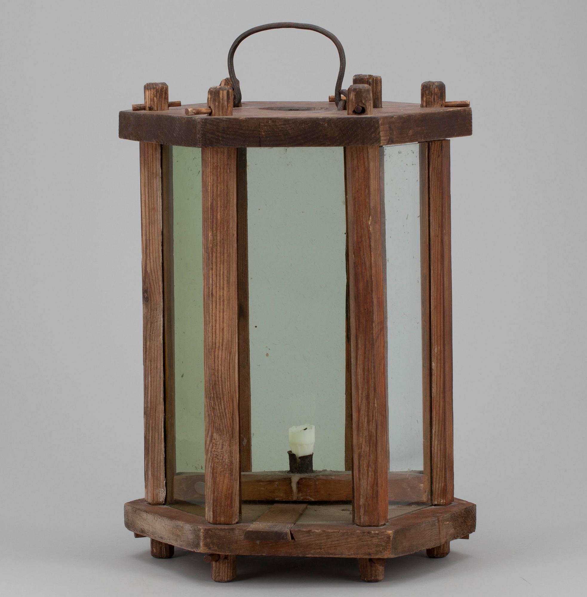 LYKTA, trä samt glas, 1800-tal.