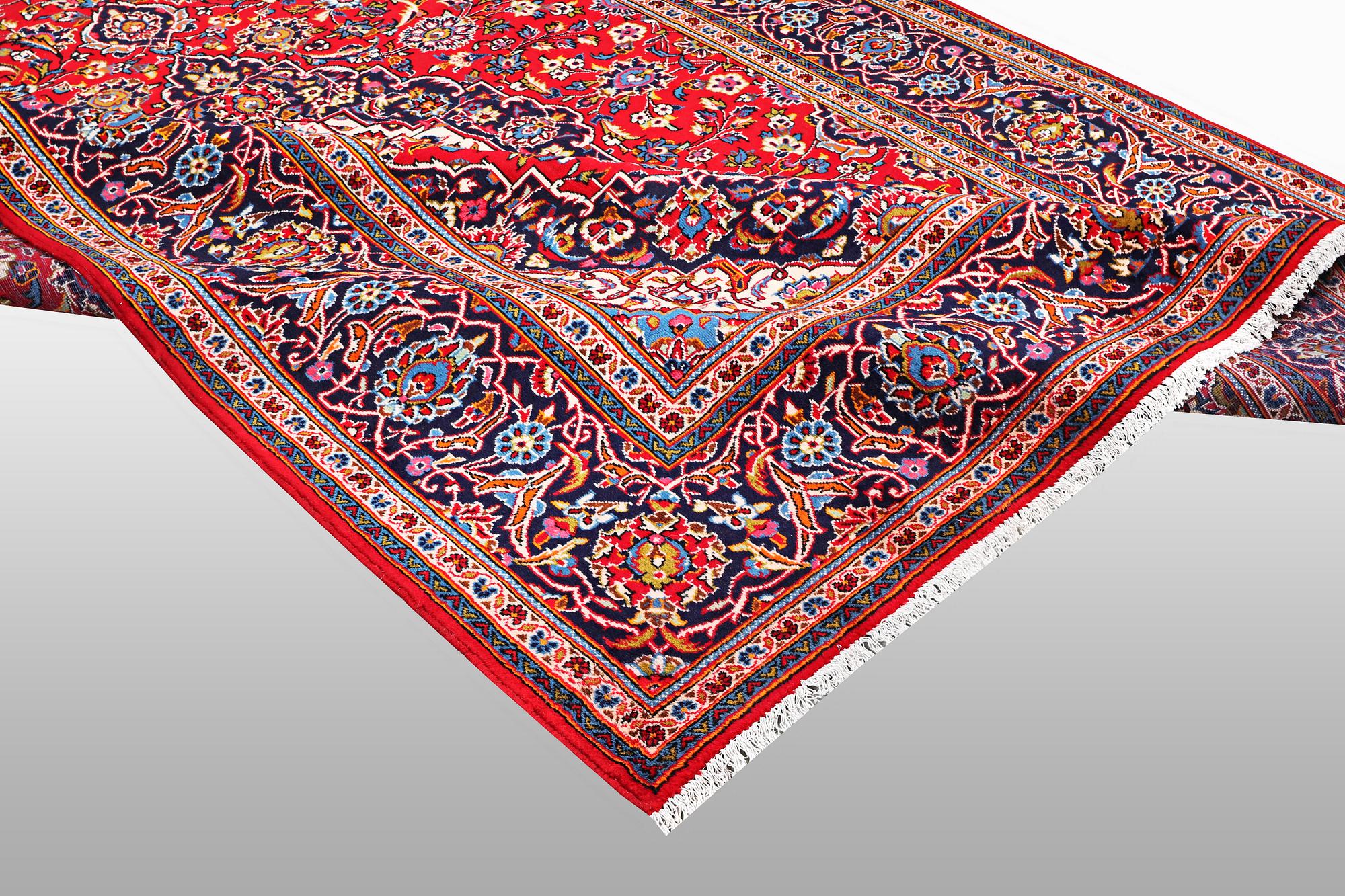 A carpet, Kashan, ca 354 x 251 cm.