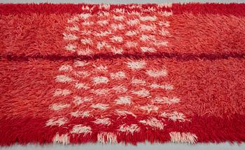 Edna Martin, a carpet, knotted pile, ca 262,5 x 94-97 cm, signed EM HAV (Edna Martin, Handarbetets Vänner).