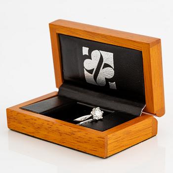 Ring, Schalins, 18K white gold with brilliant-cut diamond and accompanying report IGI.