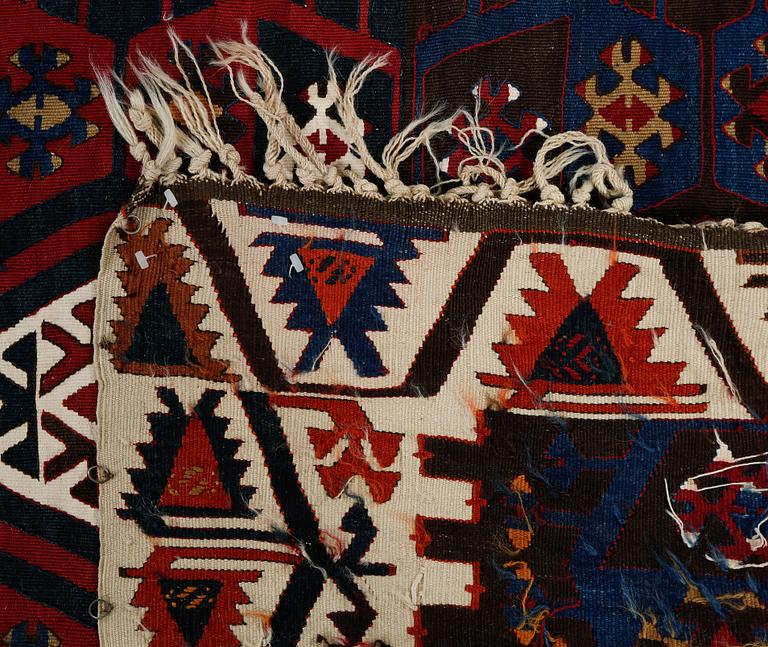 MATTA, Kelim, old/semiantik, ca 340 x 162 cm.