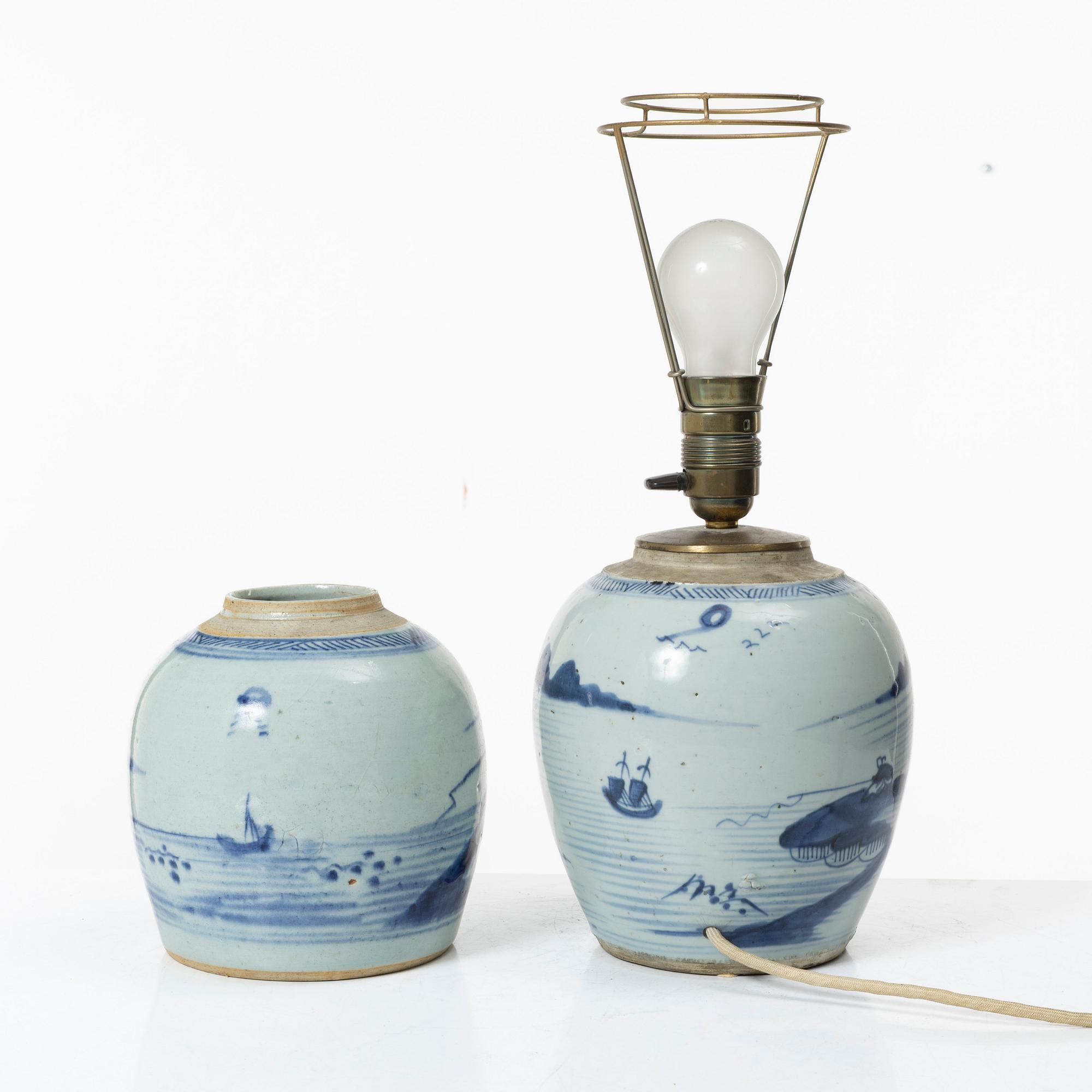 Bojan och lampa, porslin. Qingdynastin, 1800-tal.