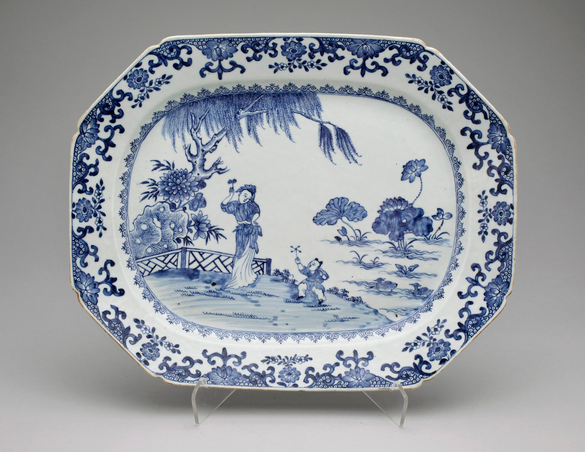 STEKFAT, porslin, Kina, Qianlong 1736-1795.