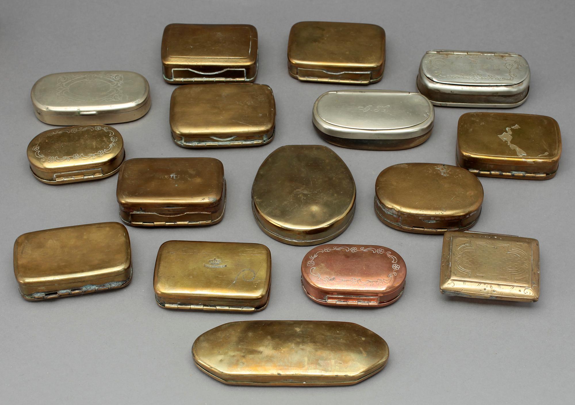 PARTI DOSOR, 23 stycken, mässing och horn, 1700-1900-tal.