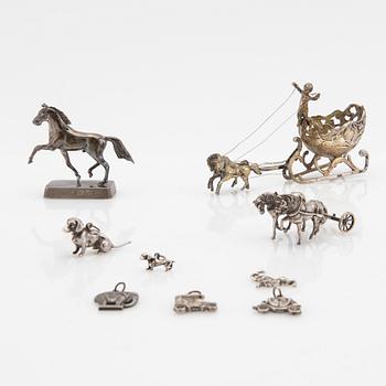 Bordsdekorationer och berlocker, silver, 9 delar.