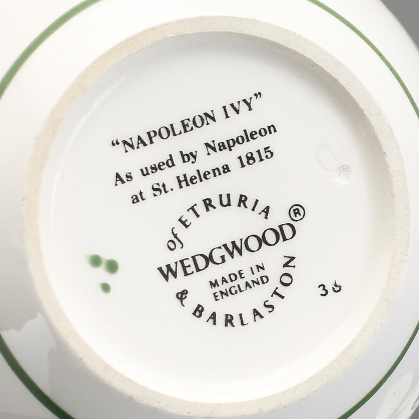 SERVISDELAR, 12 st, flintgods, "Napoleon Ivy", Wedgwood, England, 1900-talets andra hälft.