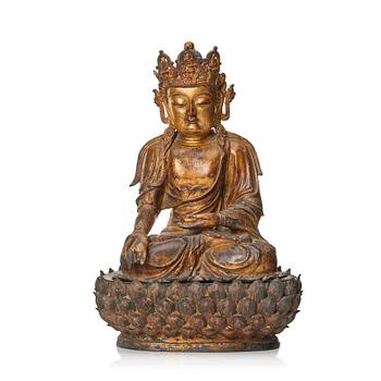 894. A large cold gilt sculpture of a crowned medicine Buddha/Bhaisjyaguru, Ming dynasty (1368-1644).