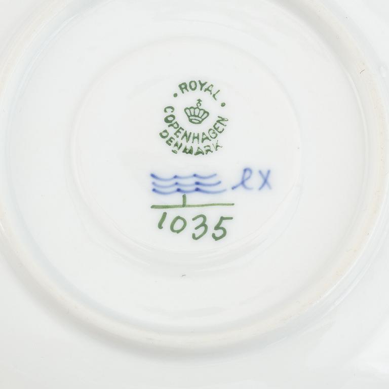 Royal Copenhagen, a porcelaine part coffee service, 'Musselmalet'. (21 pieces).