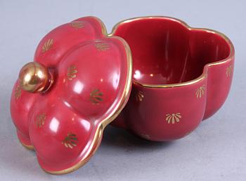 LJUSSTAKAR, ett par samt LOCKSKÅL, porslin, Gefle.