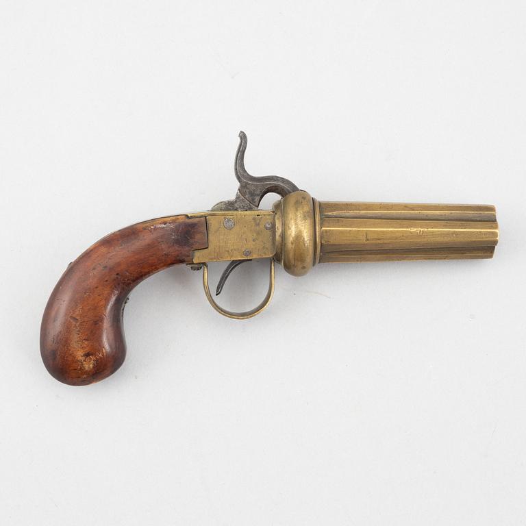 Slaglåsrevolver, svensk, 1800-talets andra hälft.