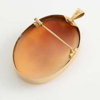 Brooch/pendant and earrings, a pair, 18K gold with shell cameo.