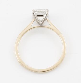 Ring, 18K gold with princess-cut diamond 1.02 ct.
