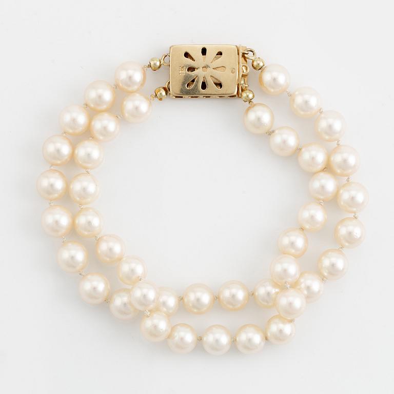 Cultured pearl bracelet, clasp 18K gold with rubies and eight cut diamonds.