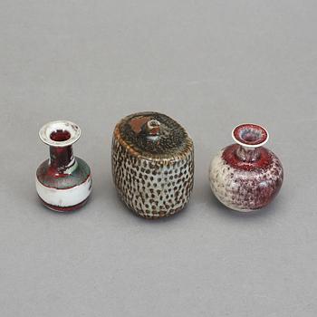 MINIATYRVASER, 3 st, stengods. Stig Lindberg, Gustavsbergs Studio.
