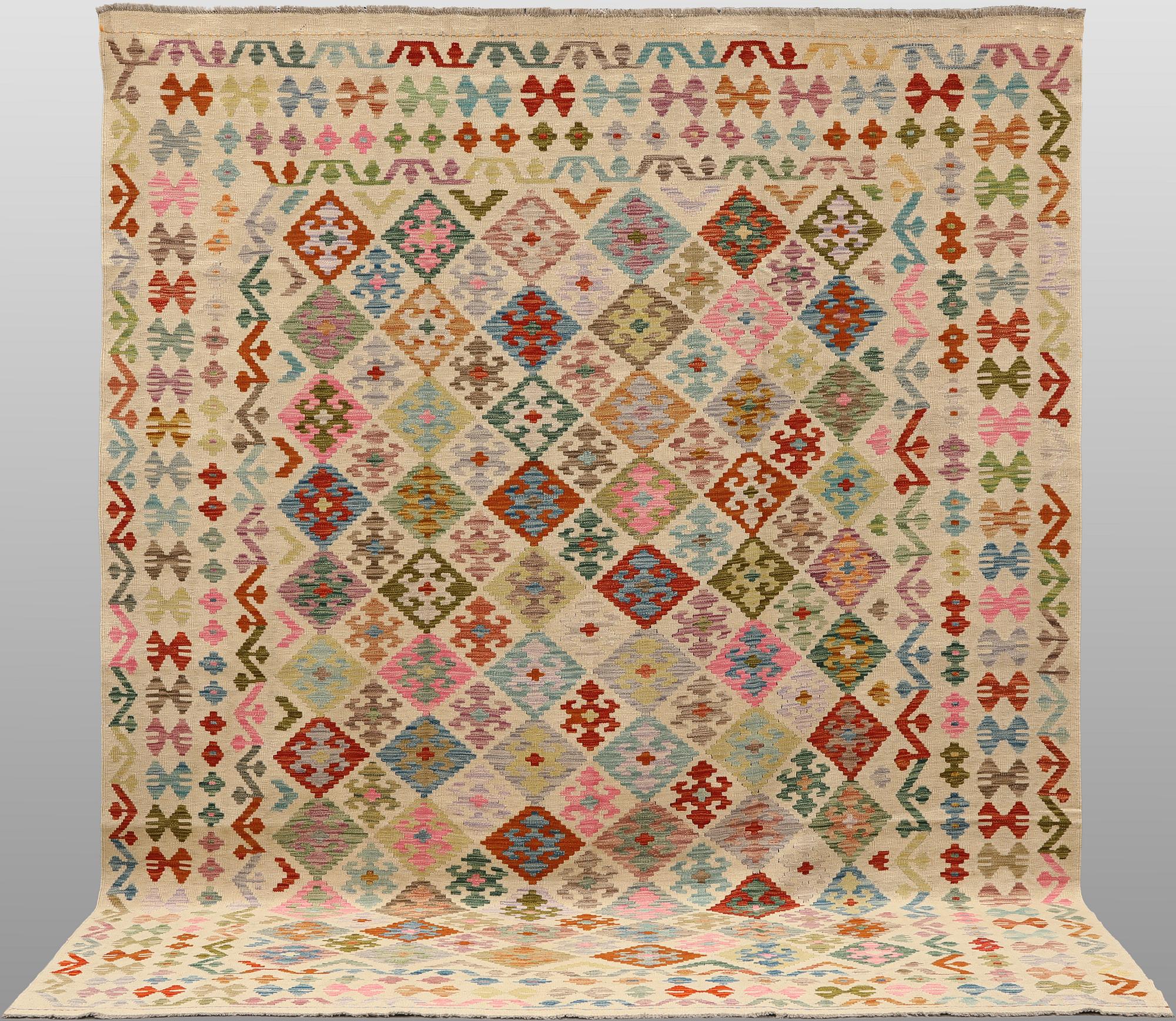Matta, Kelim, ca 312 x 243 cm.