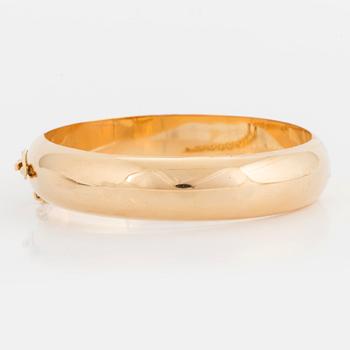 A BANGLE.