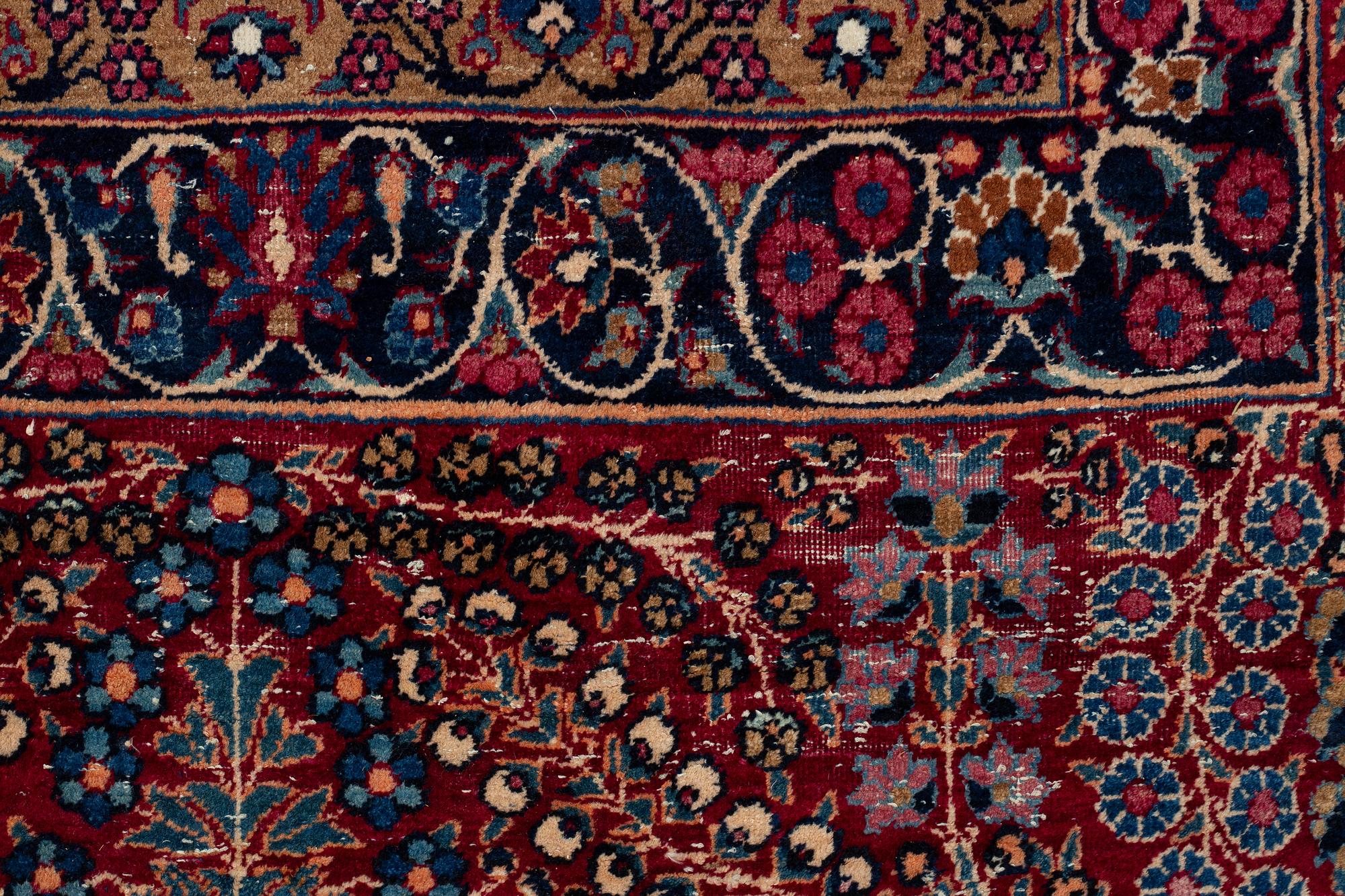 A carpet, an antique/a semi-antique Yezd, ca 557-562 x 366,5-370,5 cm.