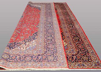 A signed Kashan carpet ca 490 x 289 cm.