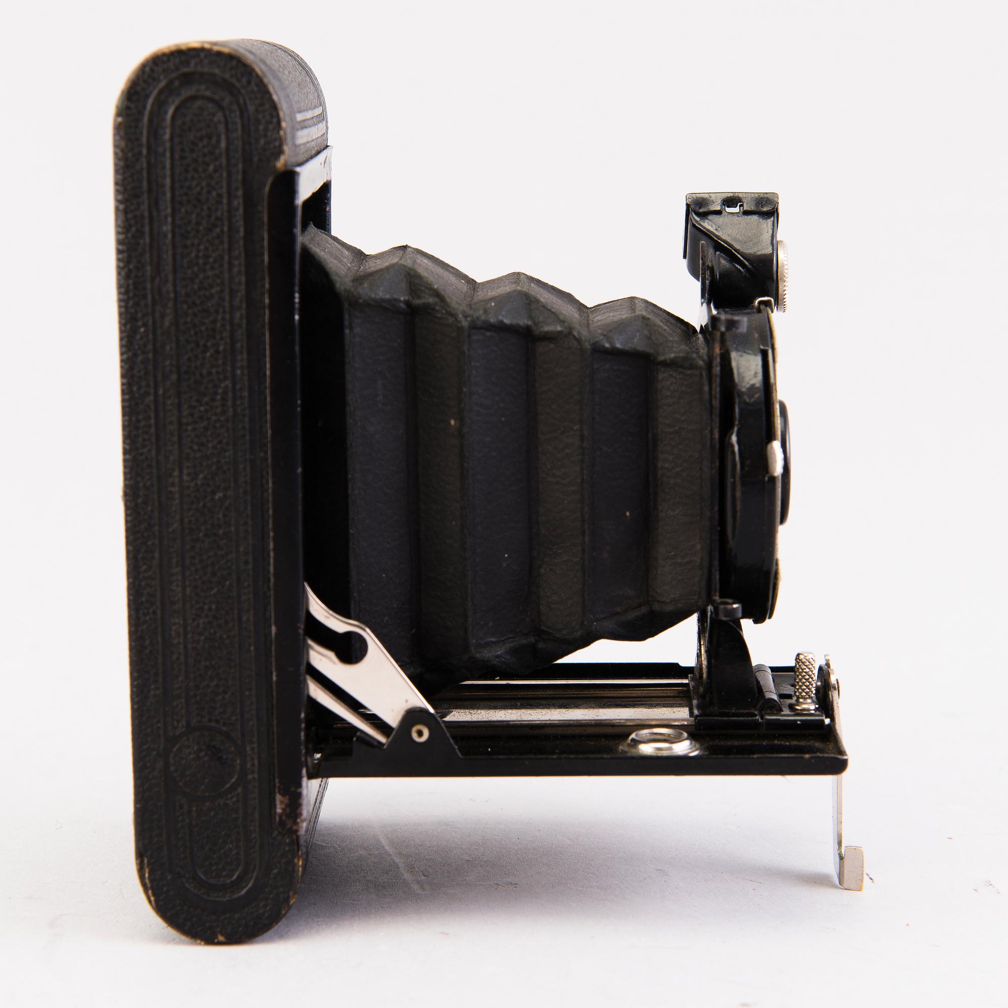 Set of five cameras, with accessories, 1920-50-tal.