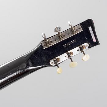 Halvakustiska gitarrer 2 st, Egmond Lucky 7 samt en omärkt.