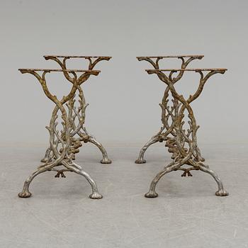 TRÄDGÅRDSBORD, ett par, gjutjärn, tidigt 1900-tal.