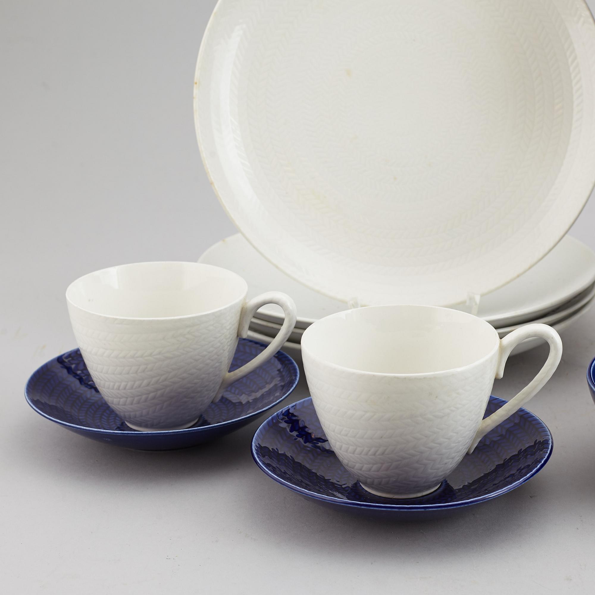 A Hertha Bengtsson Rörstrand dinner service, 20th Century. (16 pieces).