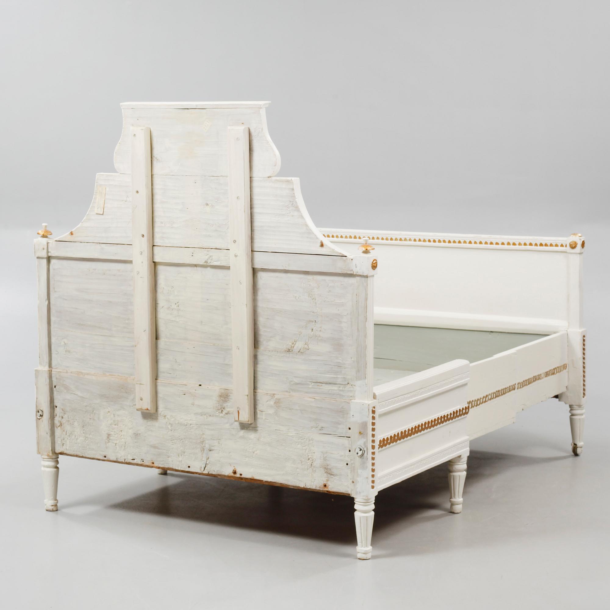 A late gustavian bed, around the year 1800.