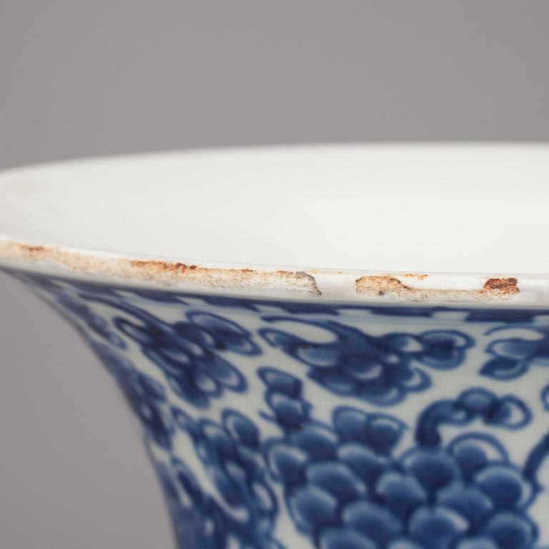 VAS, porslin, Kina, Kangxi-stil, 1800-tal.