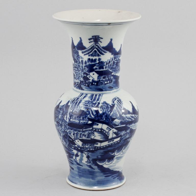 VAS, porslin, Kina, 1800-tal.