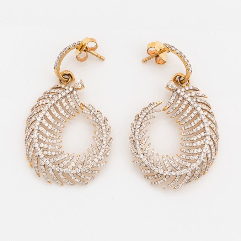 A pair of Ebba Brahe feather earrings.