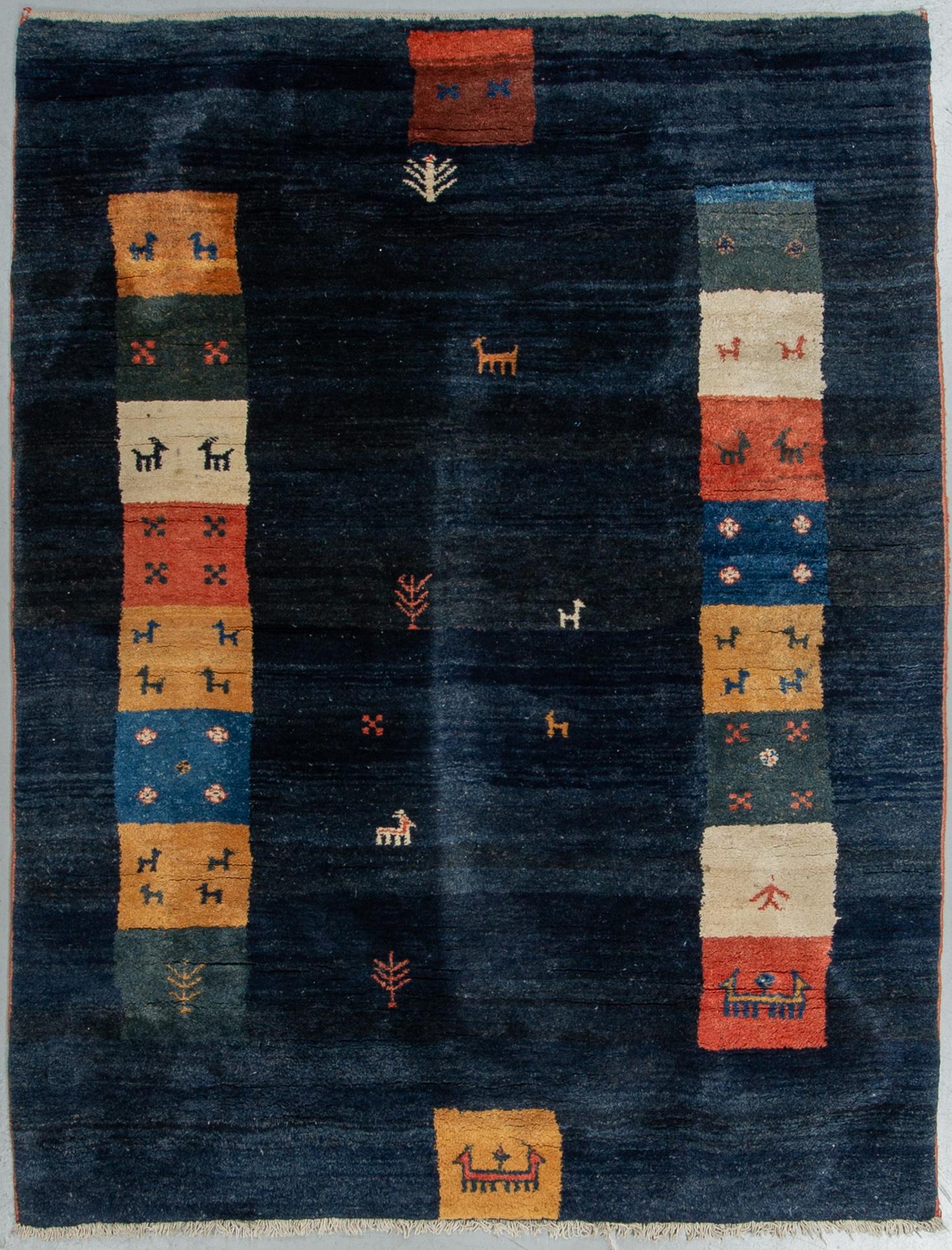 A carpet, oriental, ca 284 x 180 cm.