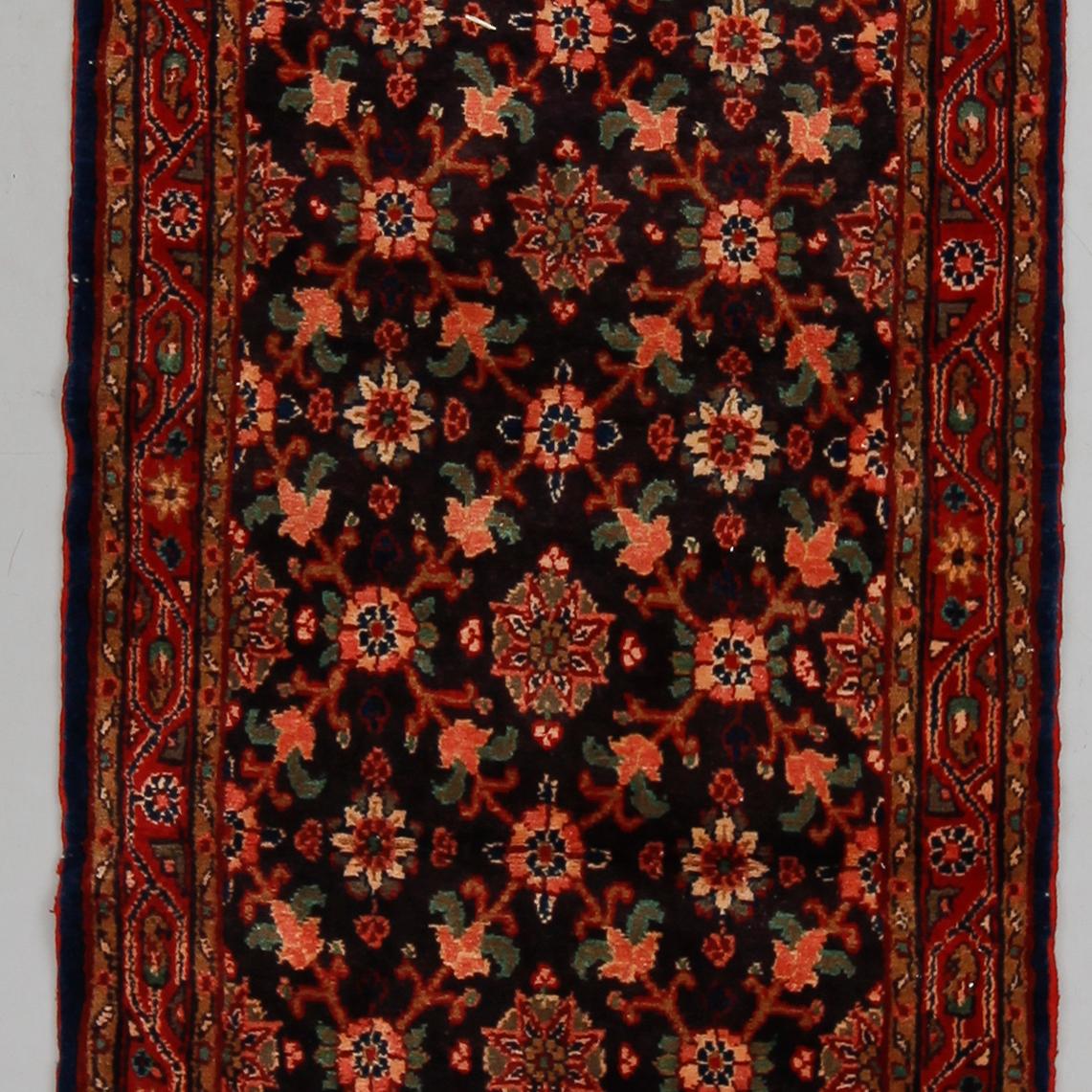 MATTA, Hamadan, ca 411 x 100 cm.