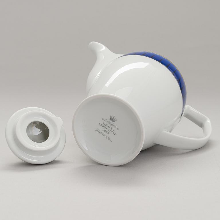 SIGVARD BERNADOTTE, RUOKA-ASTIASTO, 76 osaa, posliinia, "Christineholm".