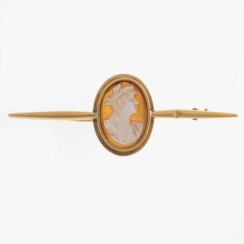 A demi-parure in 18K gold with sea shell cameos.