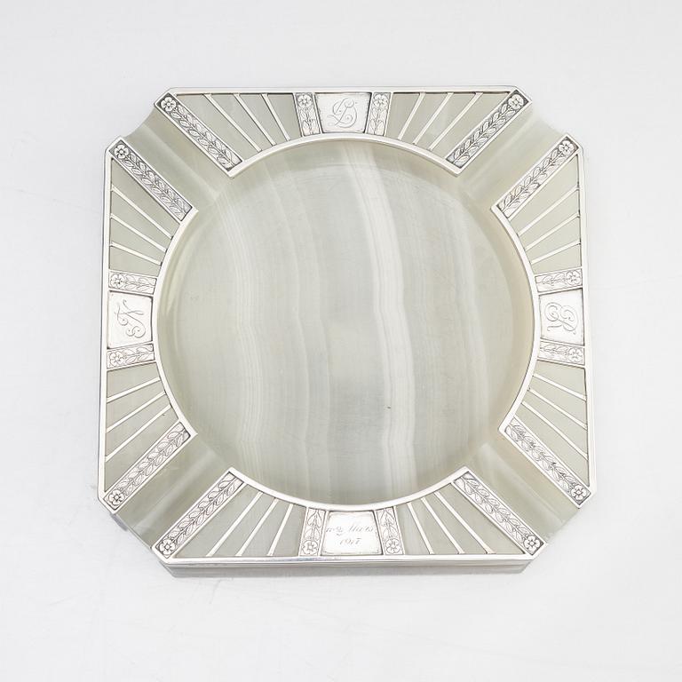 A silver and agate ashtray, W.A. Bolin, Stockholm 1917.