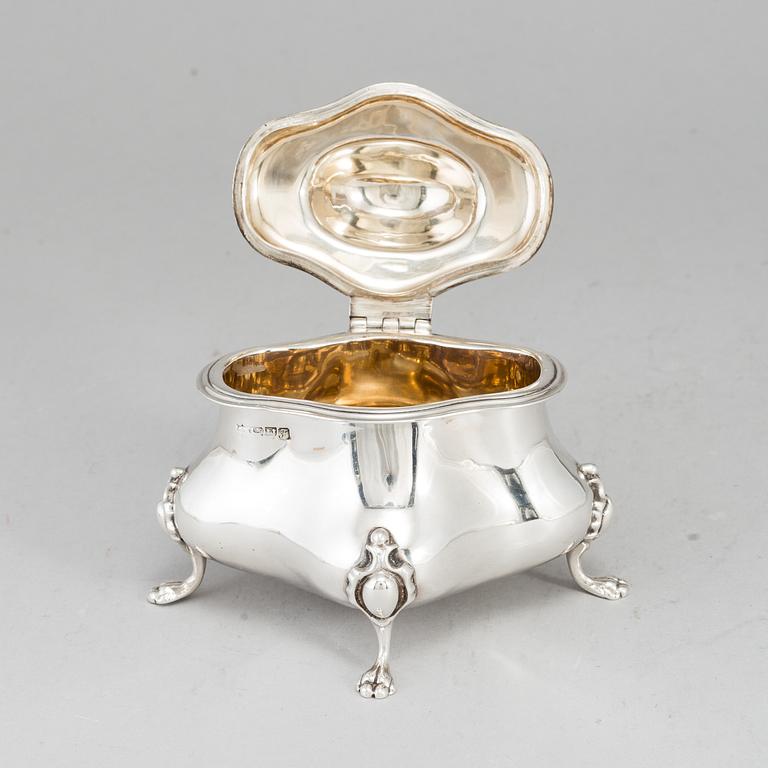 An english silver sugar box, Chester 1906.