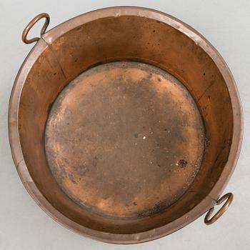 A CAULDRON, COPPER, 19TH CENTURY.