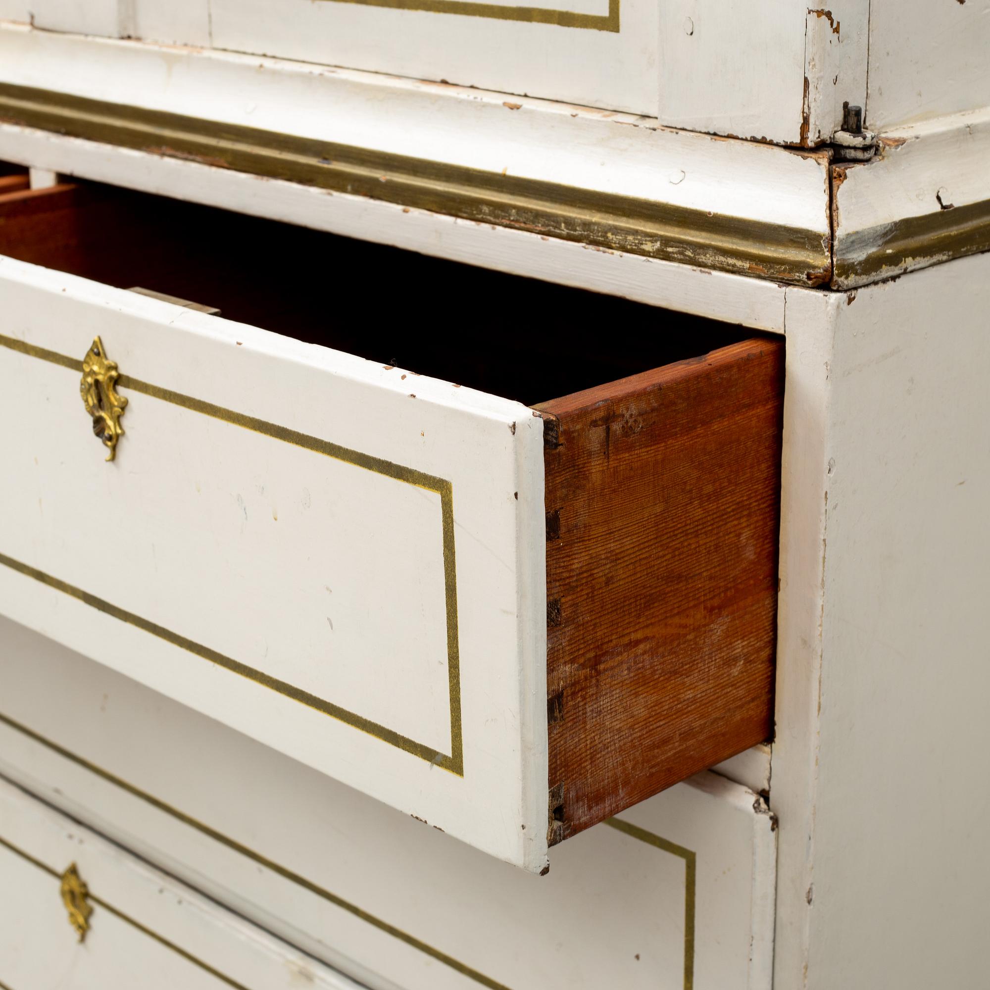 A Swedish late 18th / early 19th century cupboard.