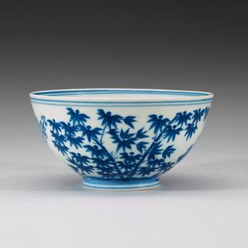 A blue and white bowl, Qing dynasty, with Guangxus six character mark and period (1875-1908).